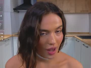 trinalickiss sweet live cam screenshot