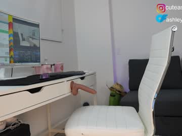 ashley_benson1 sweet live cam screenshot